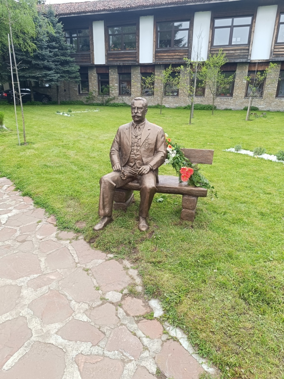 Паметник на Хаджи Ненчо Палавеев / Monument to Hadzhi Nencho Palaveev